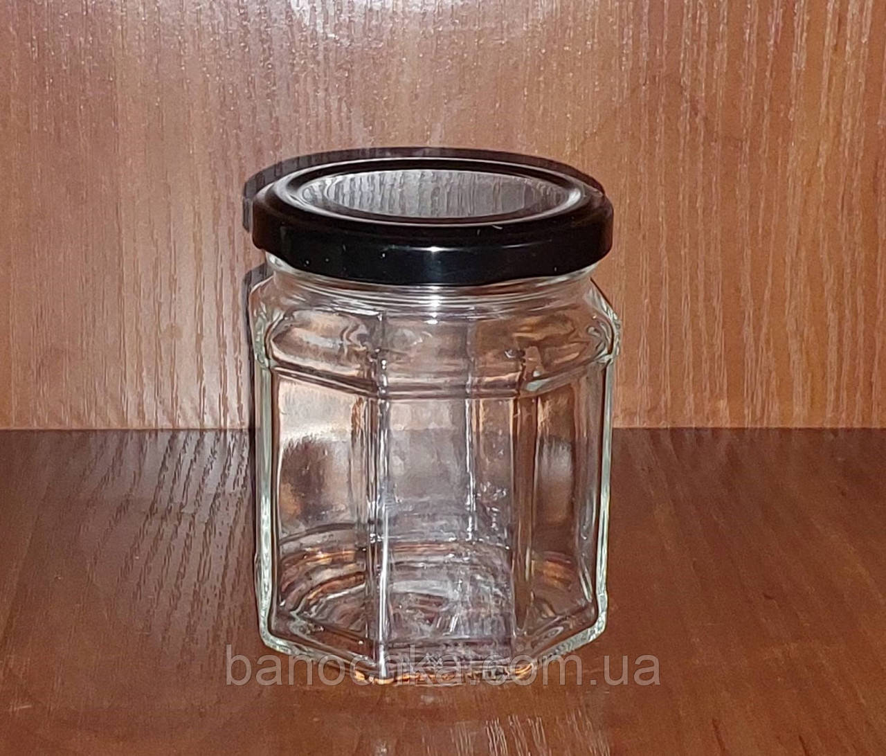 Банка скляна 229 мл восьмигранна з чорною кришкою (24 штуки)