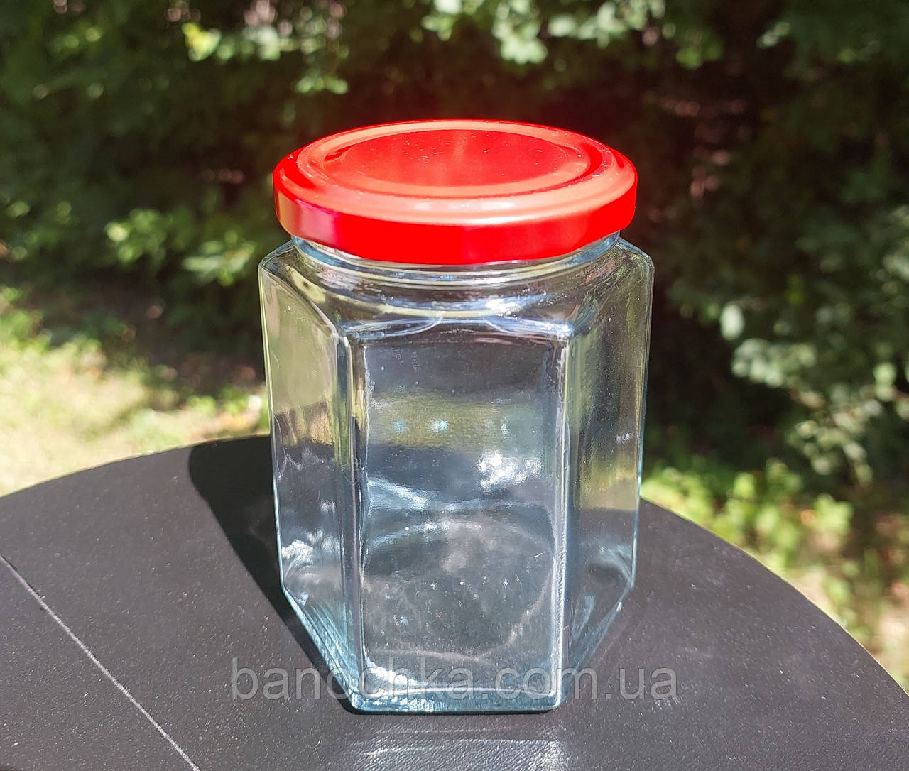 Банка скляна 280 мл шестигранна з червоною кришкою 63 мм (20 штук)